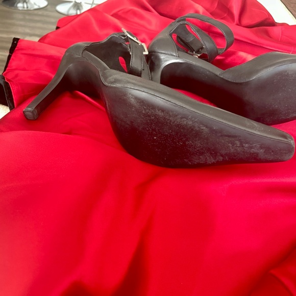 Black Pumps - Picture 4 of 4